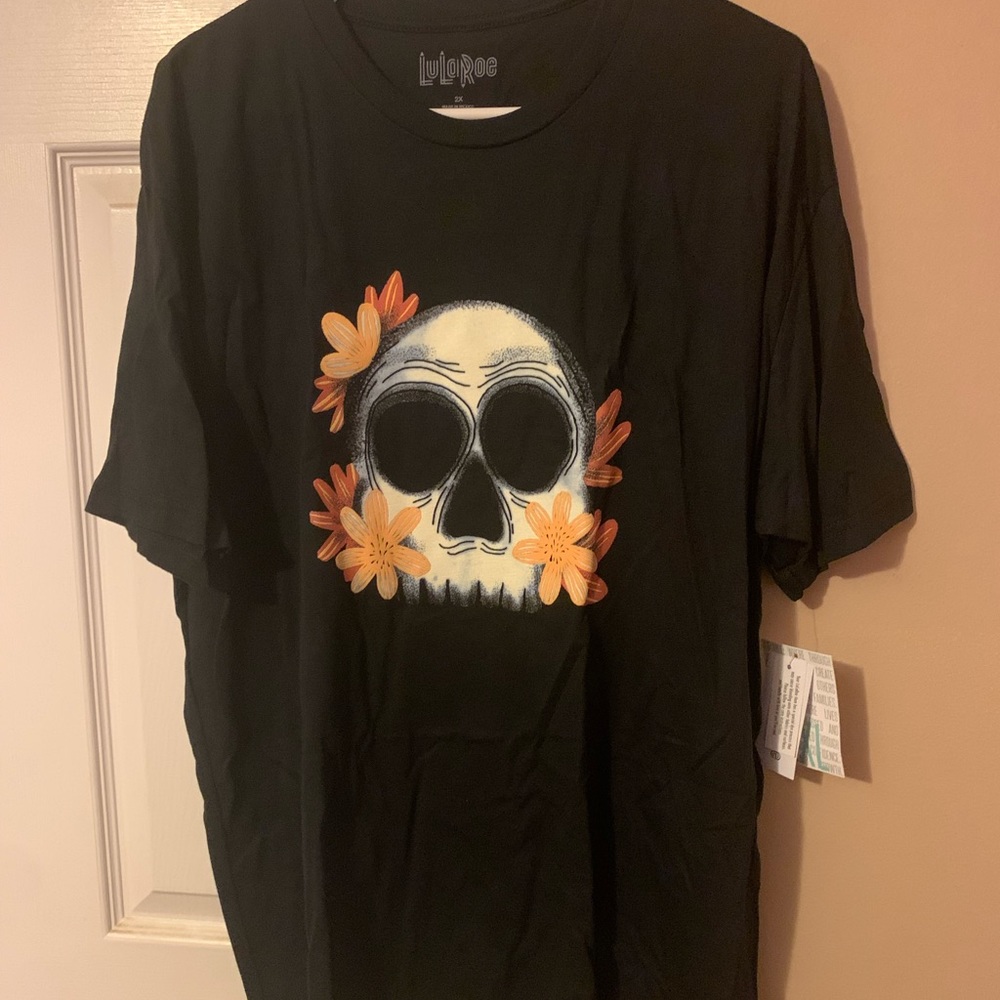 NWT LulaRoe 2XL Rocker T Halloween w glow effect!